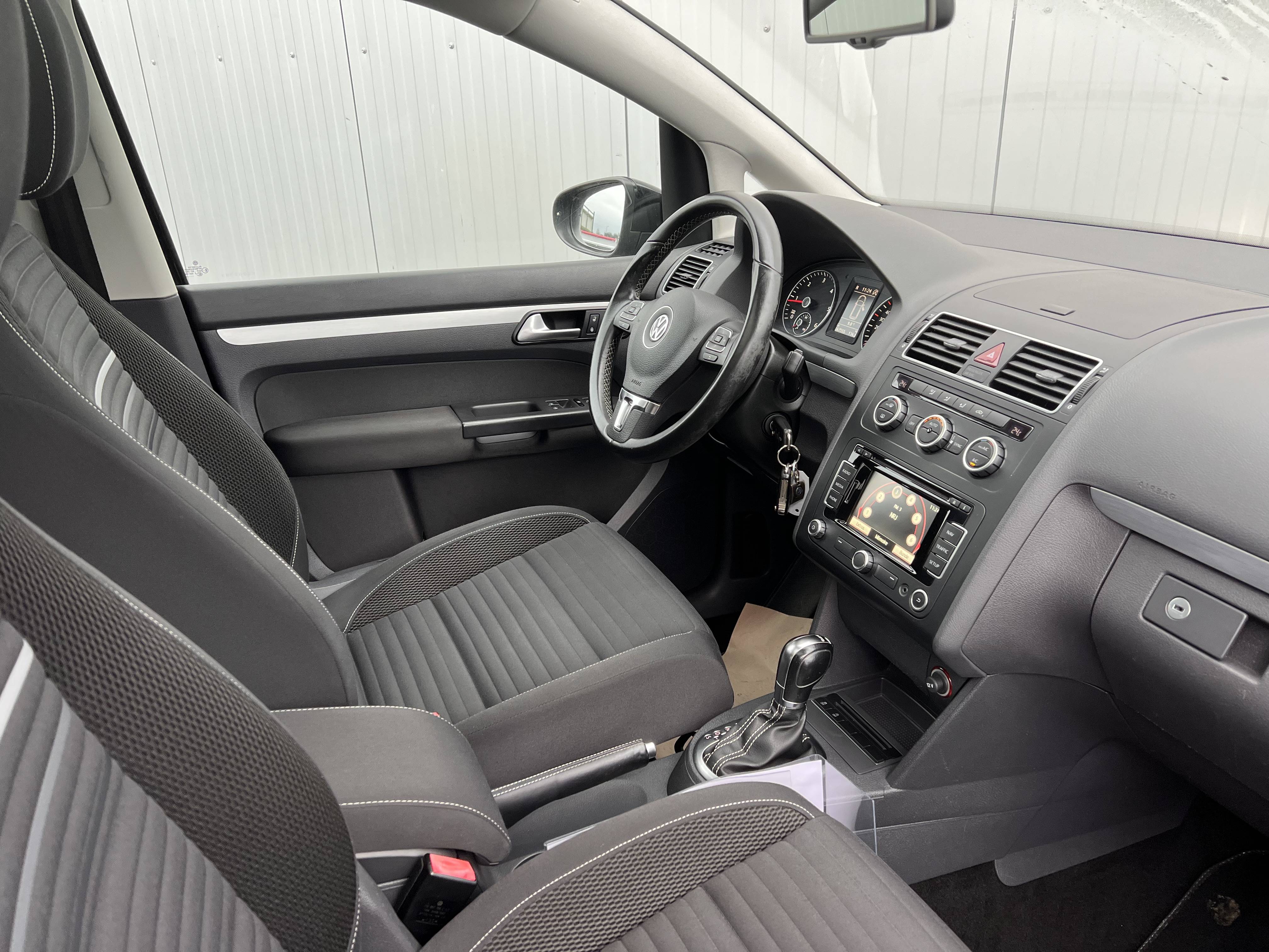 VOLKSWAGEN TOURAN • Cup DSG7