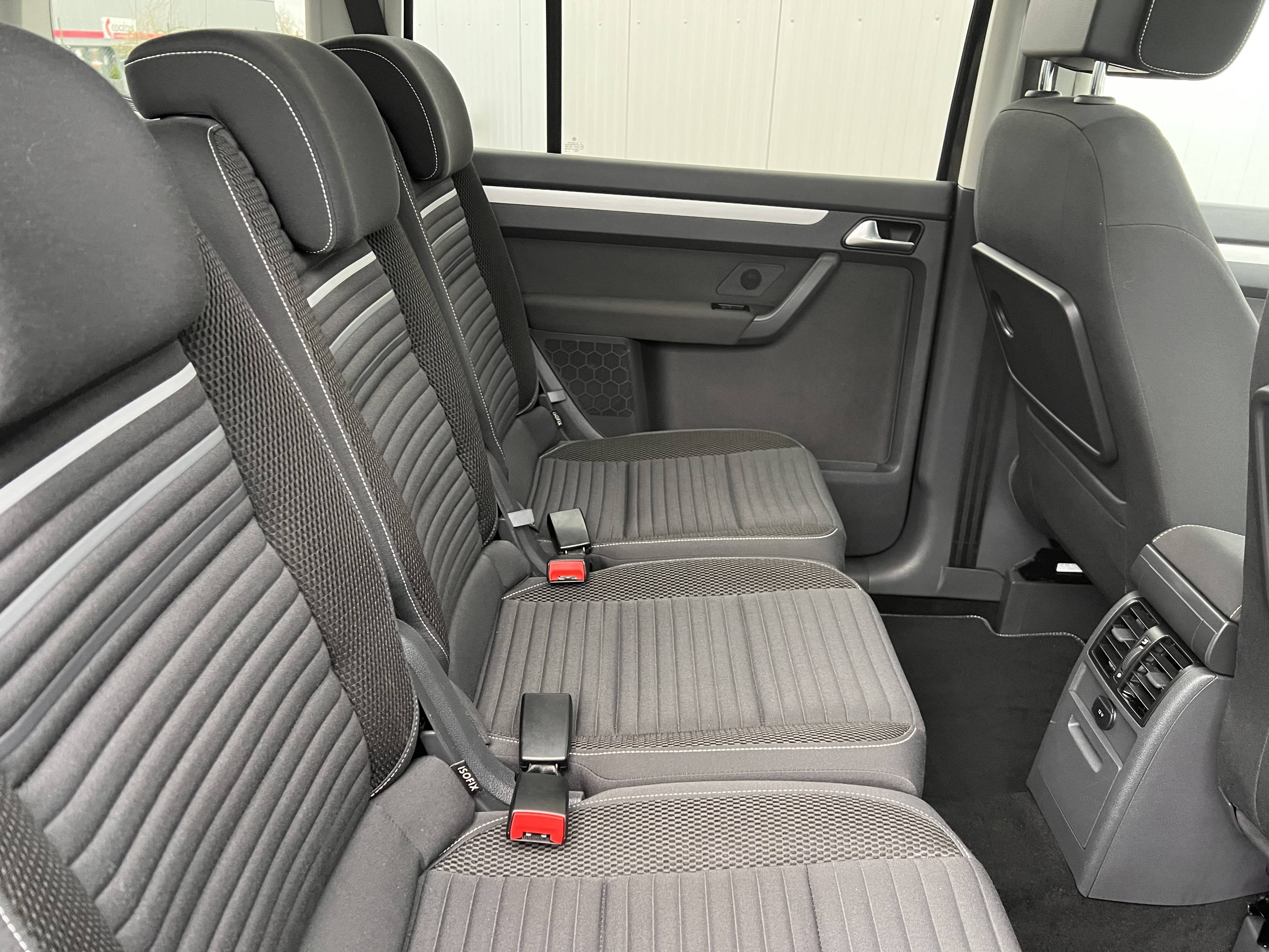 VOLKSWAGEN TOURAN • Cup DSG7