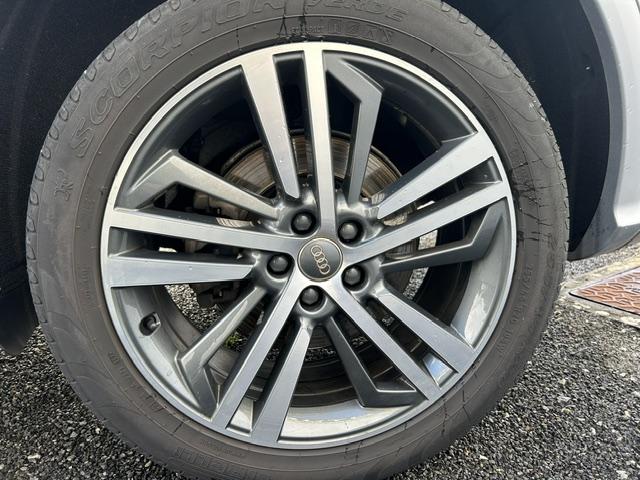 AUDI Q5 • S line