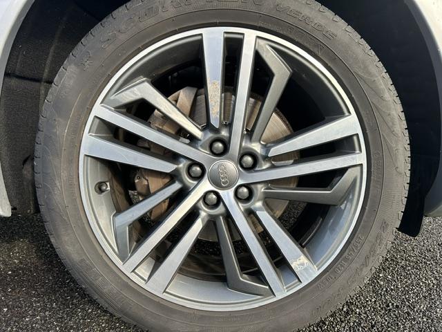 AUDI Q5 • S line
