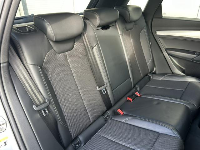 AUDI Q5 • S line