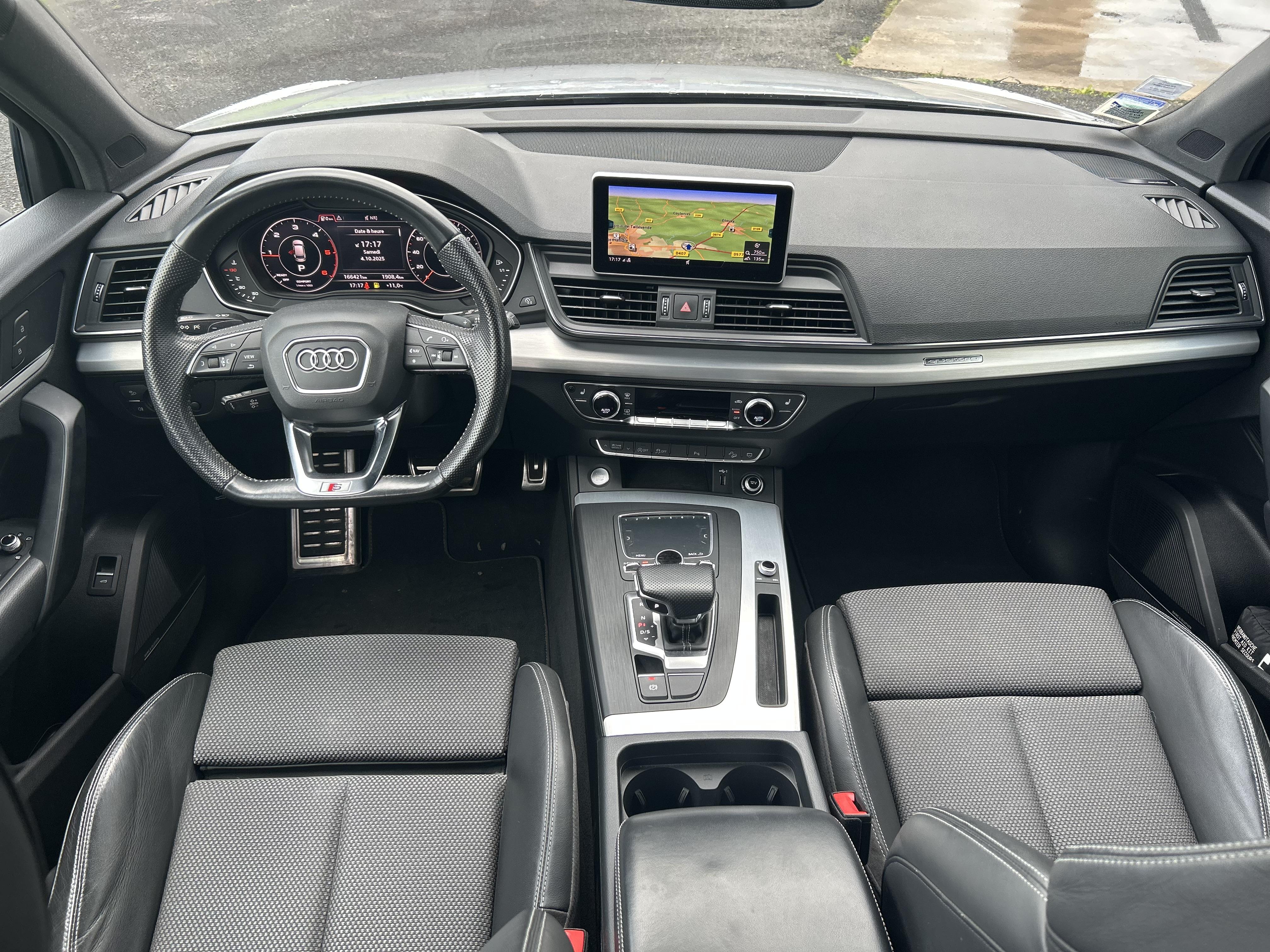 AUDI Q5 • S line