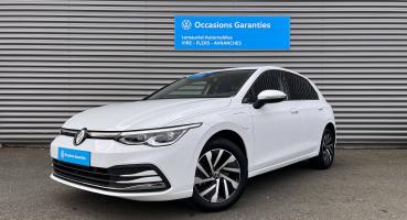 VOLKSWAGEN GOLF • Style