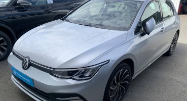 VOLKSWAGEN GOLF • Life 1st