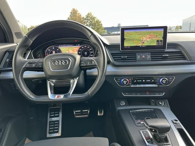 AUDI Q5 • S line