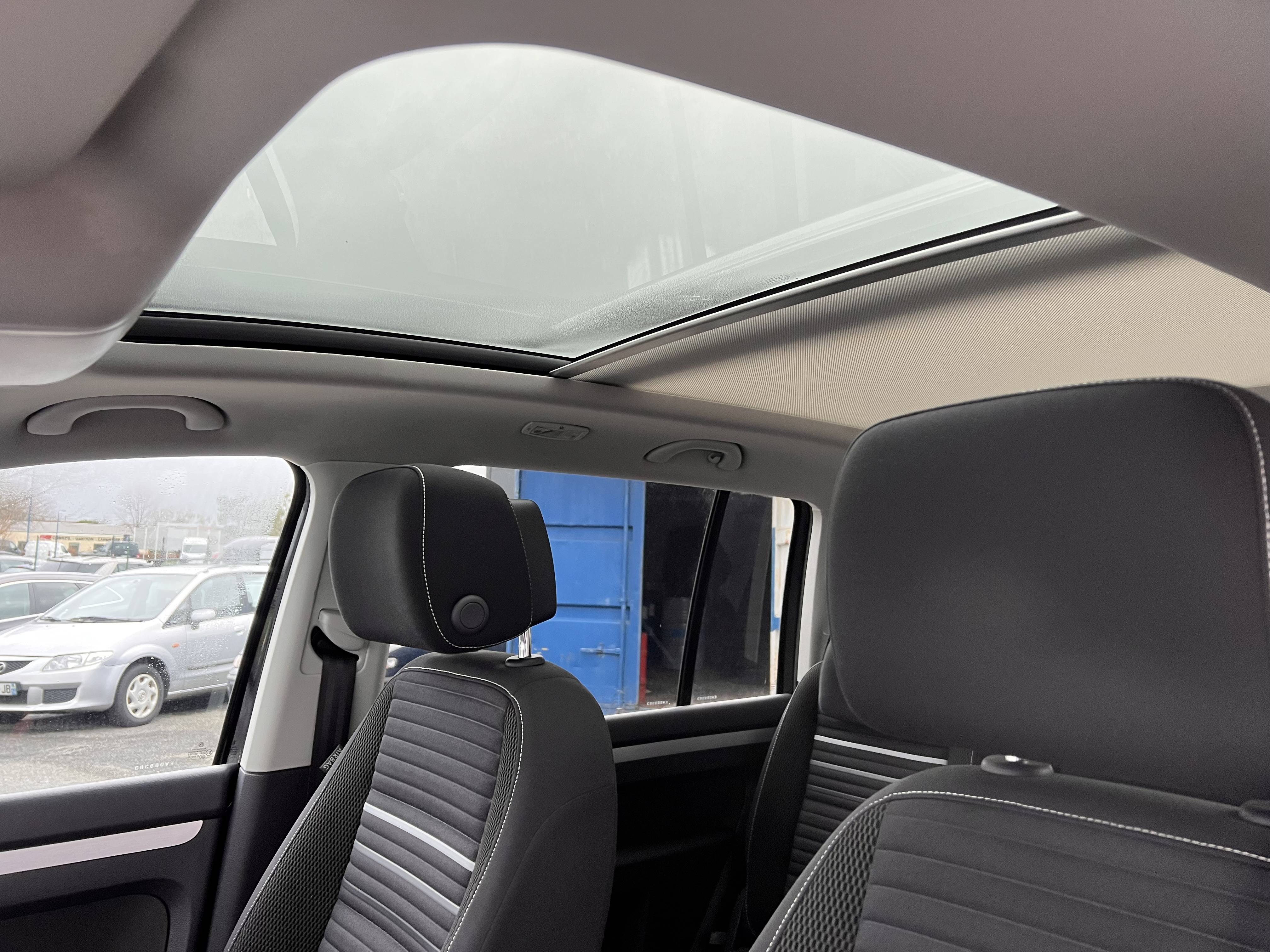 VOLKSWAGEN TOURAN • Cup DSG7