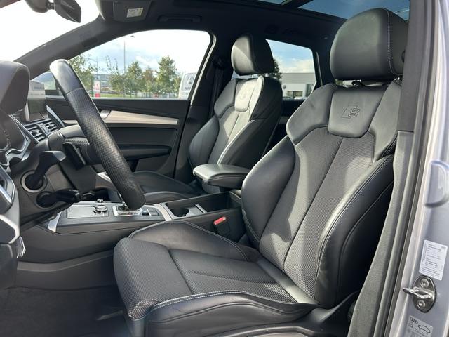 AUDI Q5 • S line
