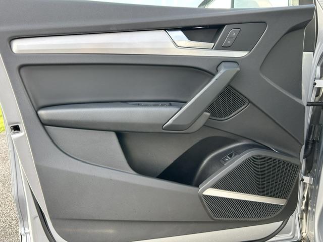AUDI Q5 • S line