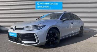 VOLKSWAGEN PASSAT &bull; R-Line